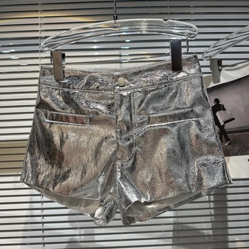 2023 אביב/קיץ אופנה חדשה ברחוב ללבוש מכנסיים קצרים של הנשים סקסית פח נייר עם מרקם מתכת מועדון לילה חריף ילדה קצר חם המכנסיים
