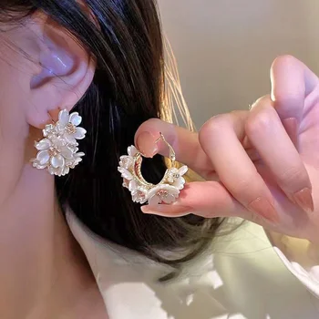 מעולה פרחים גדולה מעגל עגילי יוקרה קוריאנית פנינת עגילי חישוק עבור נשים בנות תכשיטים עדינים החתונה אביזרים מתנה