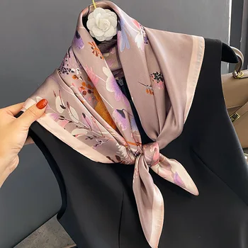 משי סאטן כיכר צעיף נשים צעיף מותג יוקרה לעטוף את השיער בגימור מטפחת ראש ההדפסה צוואר עניבה נשית חיג ' אב Echarpe 2023 בנדנה.