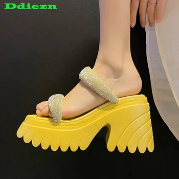 נשים משאבות קריסטל נשית נעלי עקבים גבוהים 2023 פלטפורמה גלדיאטור גבירותיי אופנה סנדלי בוהן מרובע שקופיות נעלי נעלי בית